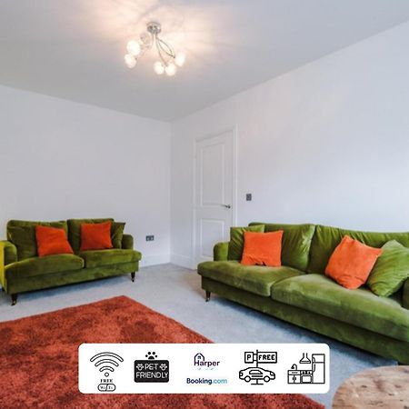 4 Bedroom By Harperletting Short Lets & Serviced Accommodation Chester With Detached Games Room Drive Long Or Short Stays Christleton Ngoại thất bức ảnh