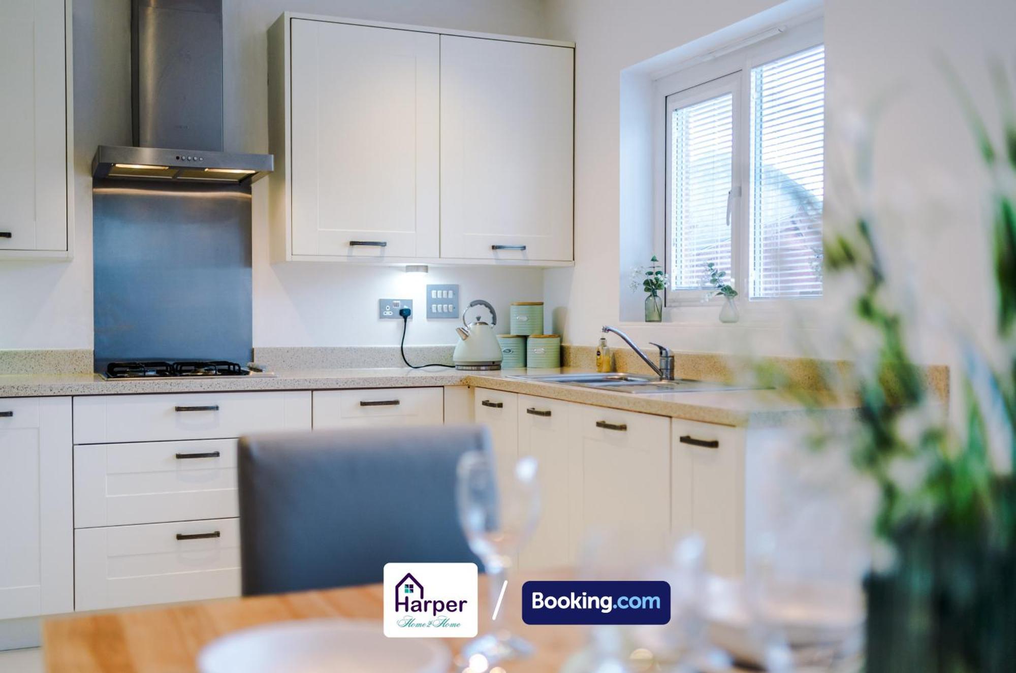 4 Bedroom By Harperletting Short Lets & Serviced Accommodation Chester With Detached Games Room Drive Long Or Short Stays Christleton Ngoại thất bức ảnh