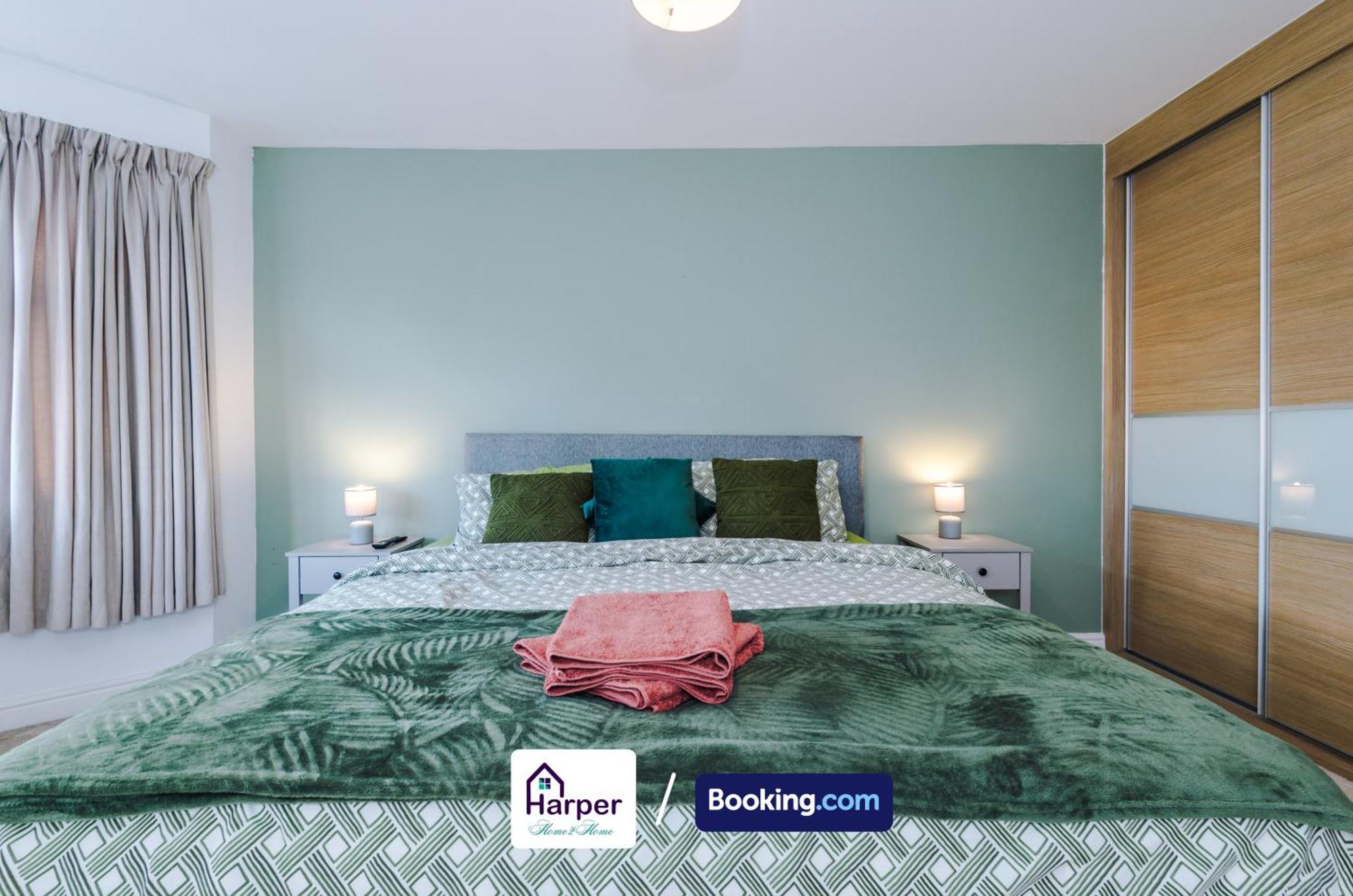 4 Bedroom By Harperletting Short Lets & Serviced Accommodation Chester With Detached Games Room Drive Long Or Short Stays Christleton Ngoại thất bức ảnh